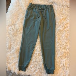lululemon On the Fly jogger 28” 6 green joggers pants